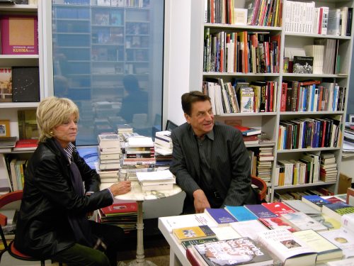 Claudio Magris mit Gabriele Henkel in der Buchhandlung